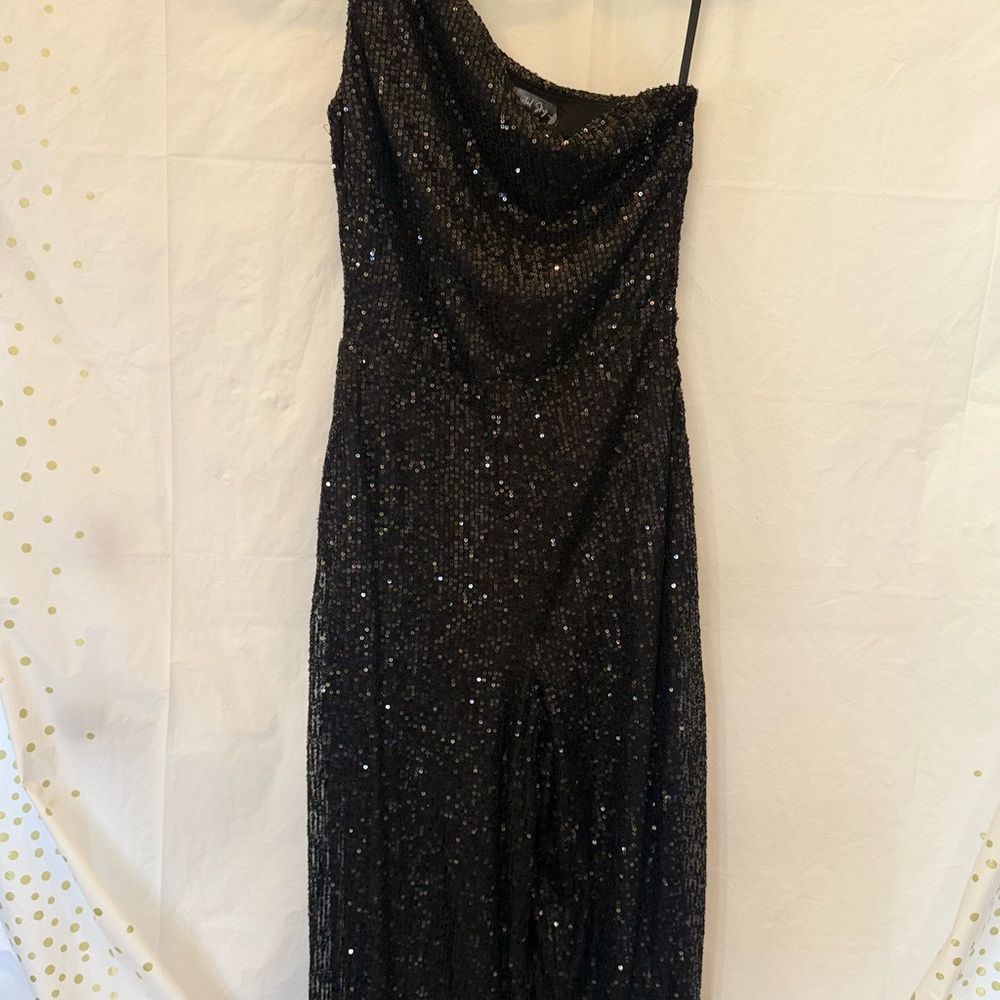 Elegant Black Sequin One-Shoulder Jumpsuit with pockets